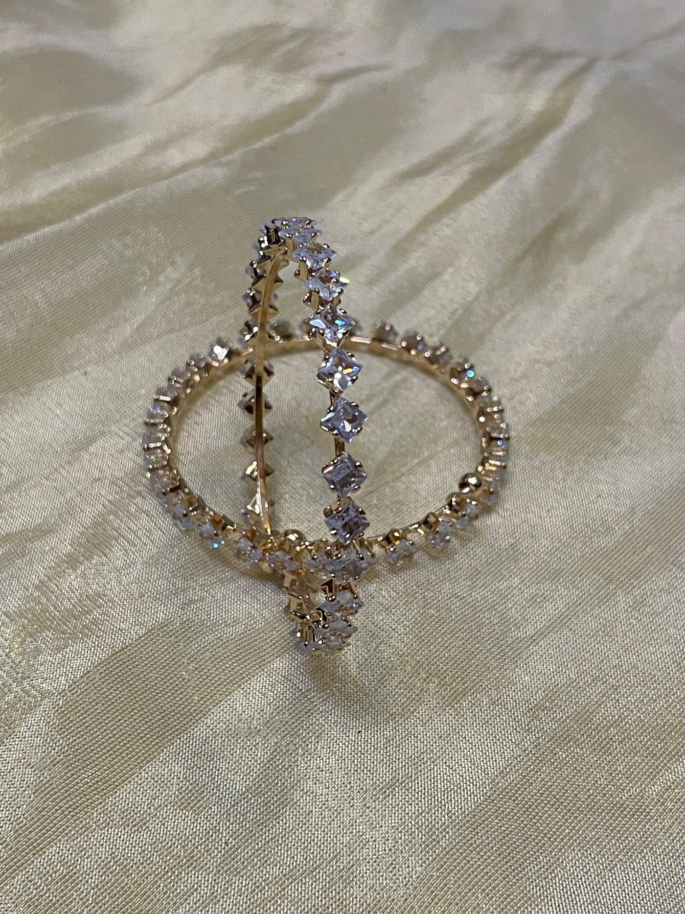 Square-Cut Zircon Bangle-B020(02)
