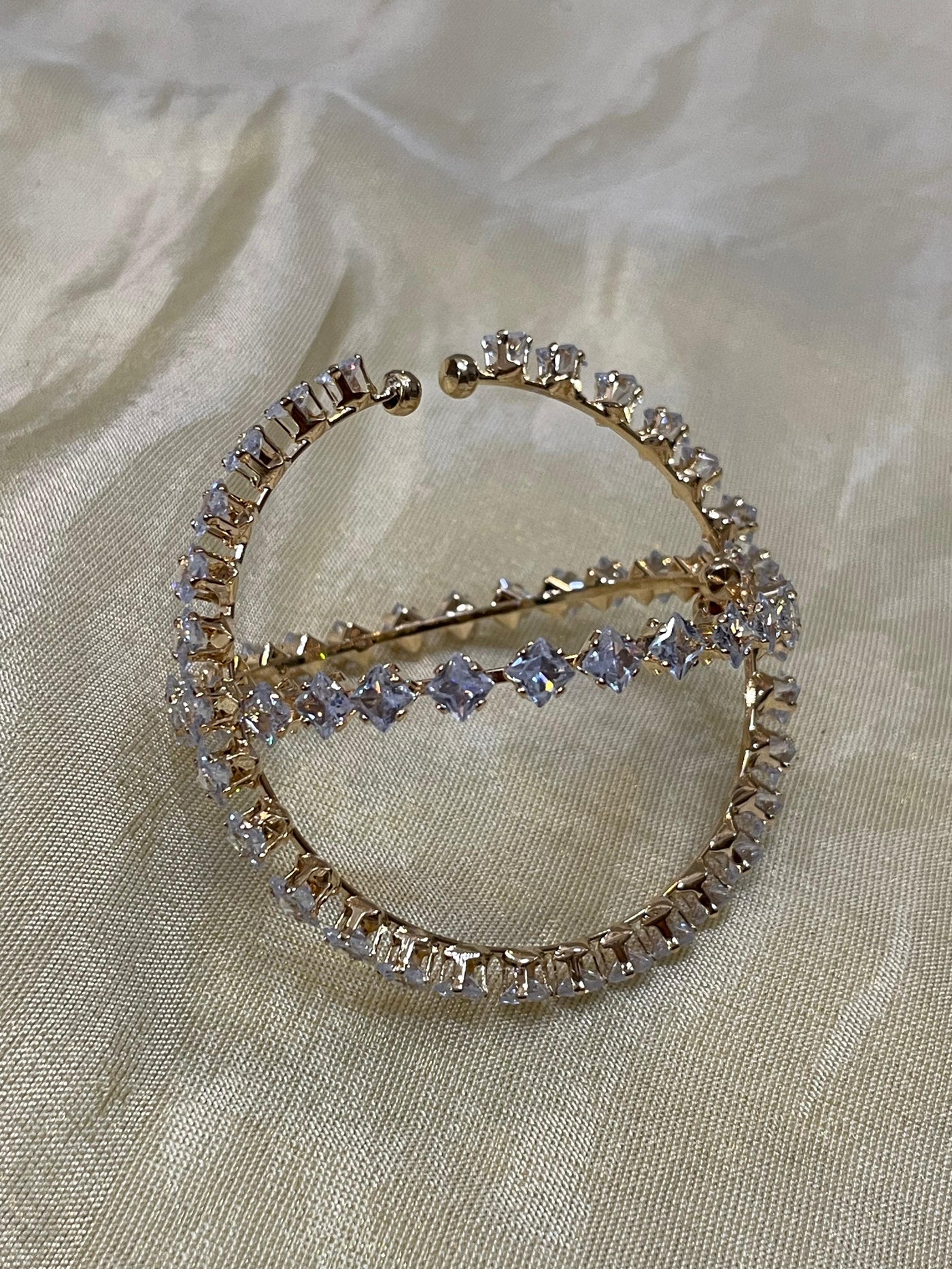 Square-Cut Zircon Bangle-B020(02)