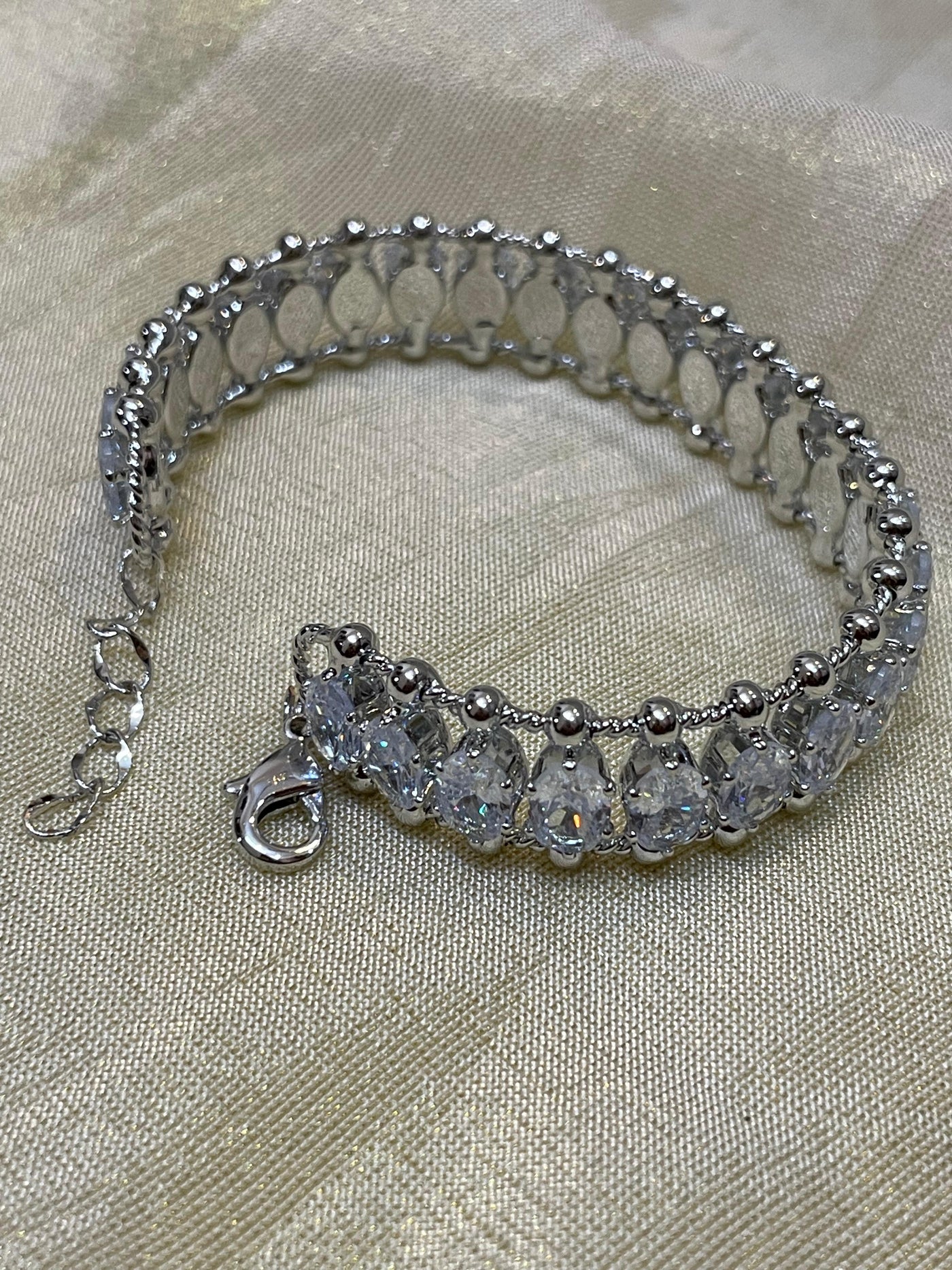 Silver-Toned Oval Zircon Adjustable Bracelet-B018