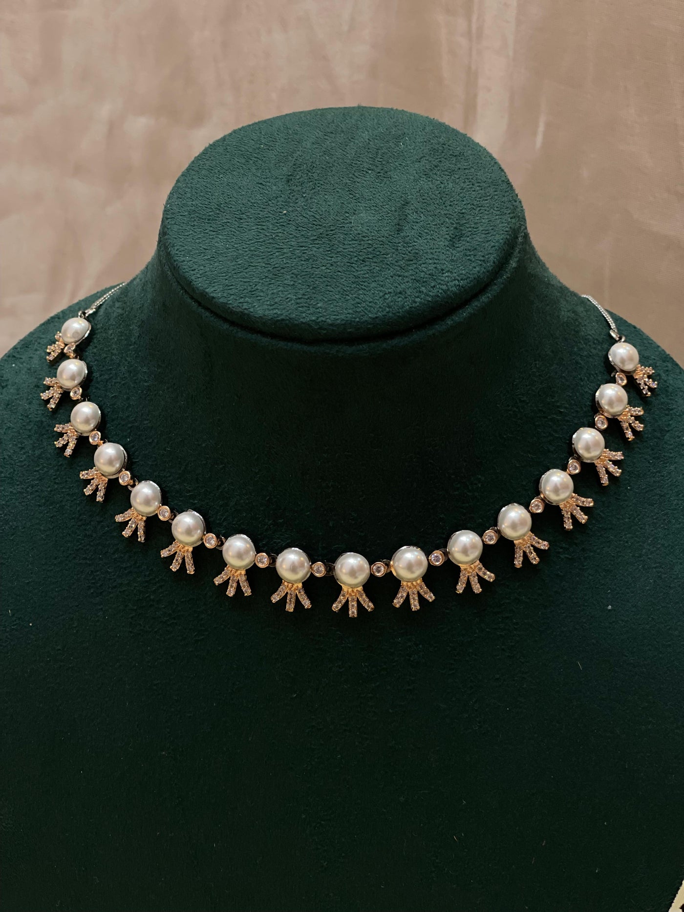 Classic Pearl Crown Necklace Set-AD09