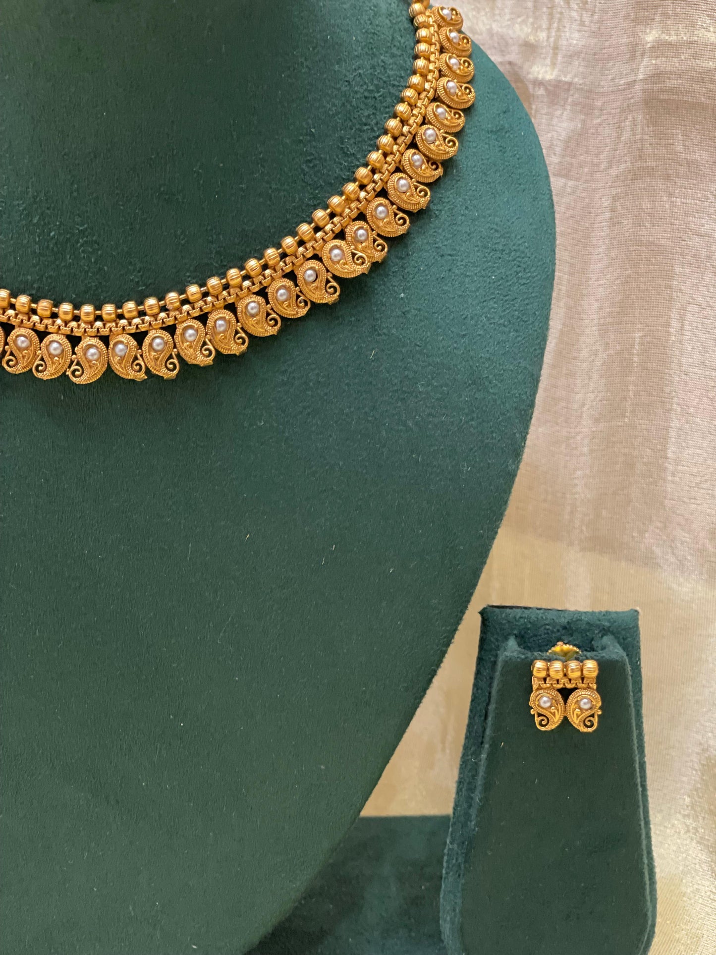 White Stone Maanga Motif Choker Set-CH015(02)