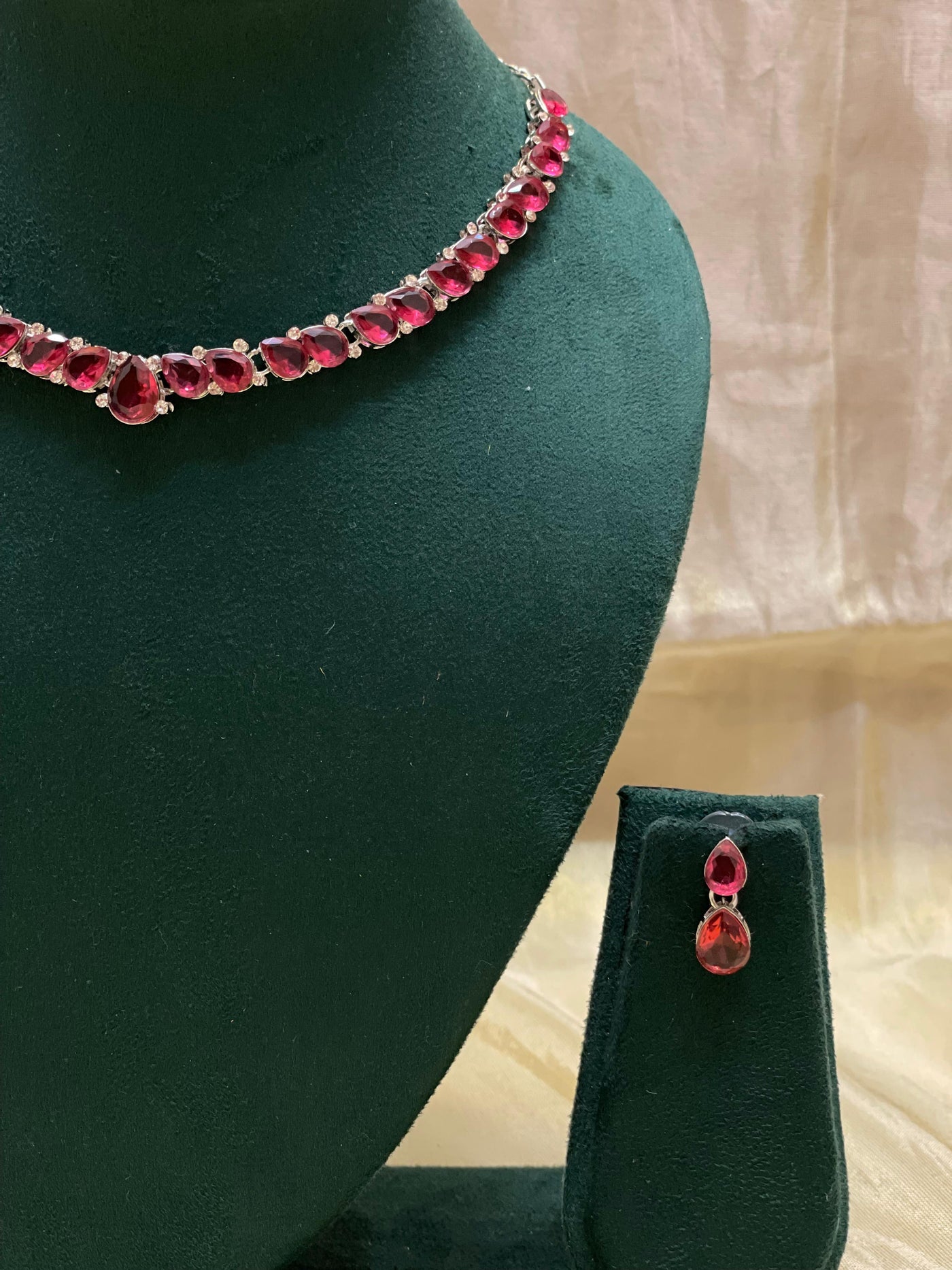Crimson Elegance Choker Set-AD16(01)